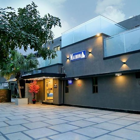 Hotel Mairona Gulberg Лахор Екстериор снимка