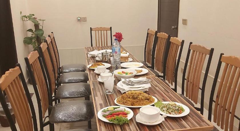 Hotel Mairona Gulberg Лахор Екстериор снимка