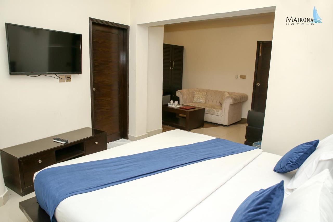 Hotel Mairona Gulberg Лахор Екстериор снимка
