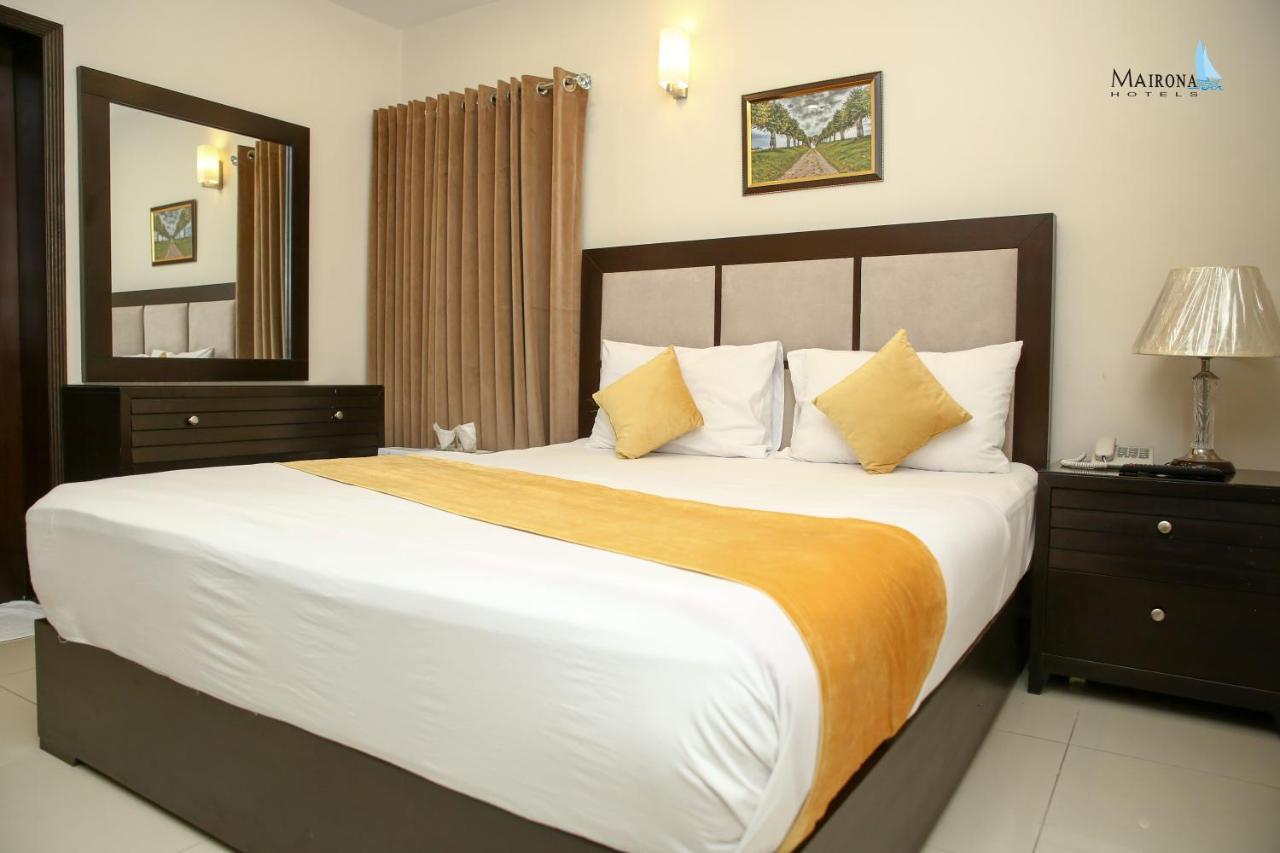 Hotel Mairona Gulberg Лахор Екстериор снимка