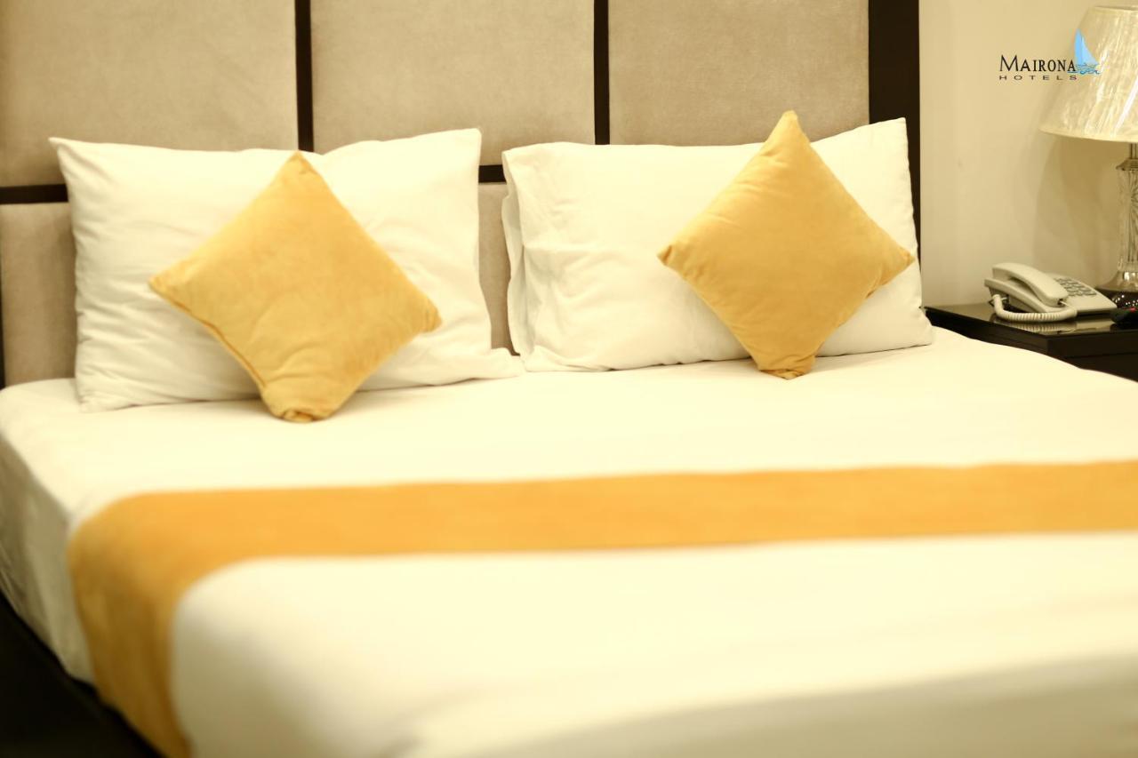 Hotel Mairona Gulberg Лахор Екстериор снимка