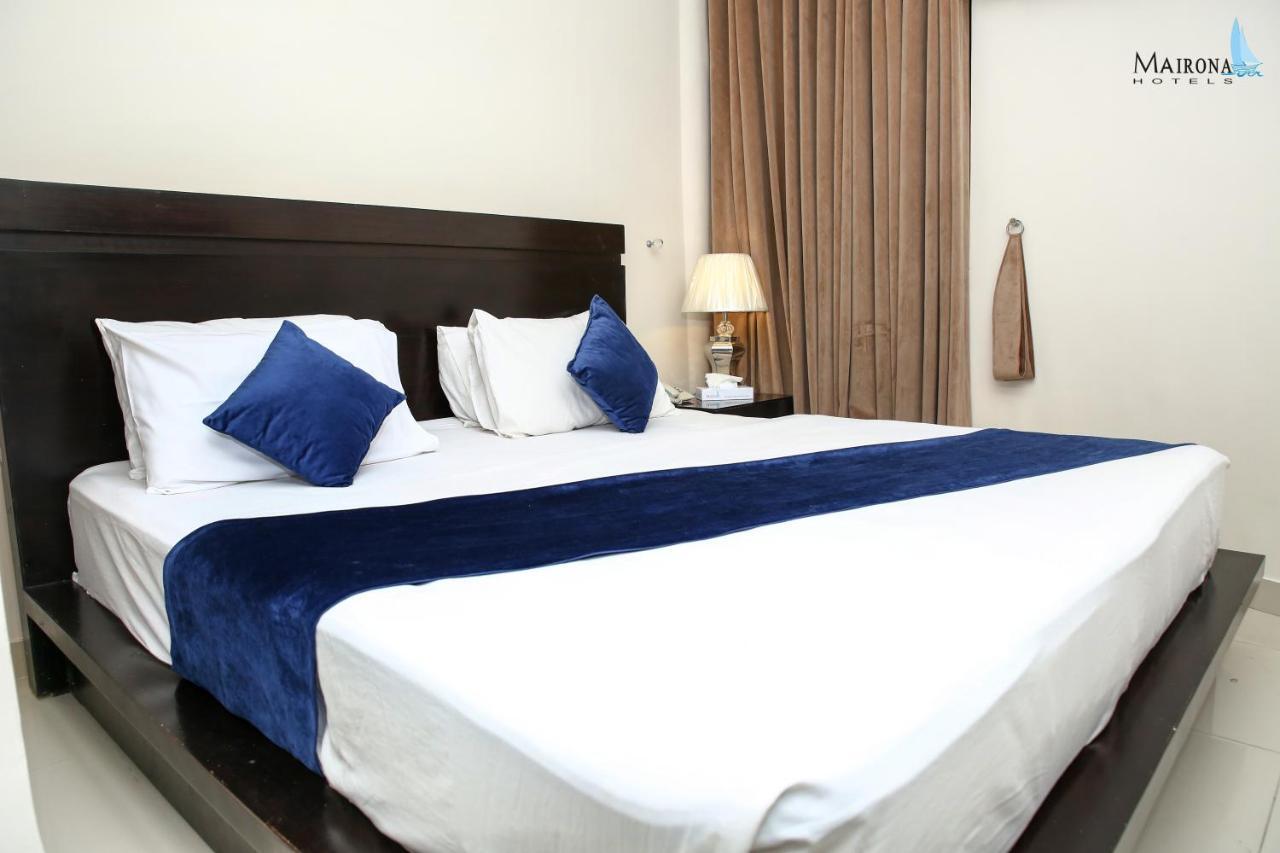 Hotel Mairona Gulberg Лахор Екстериор снимка