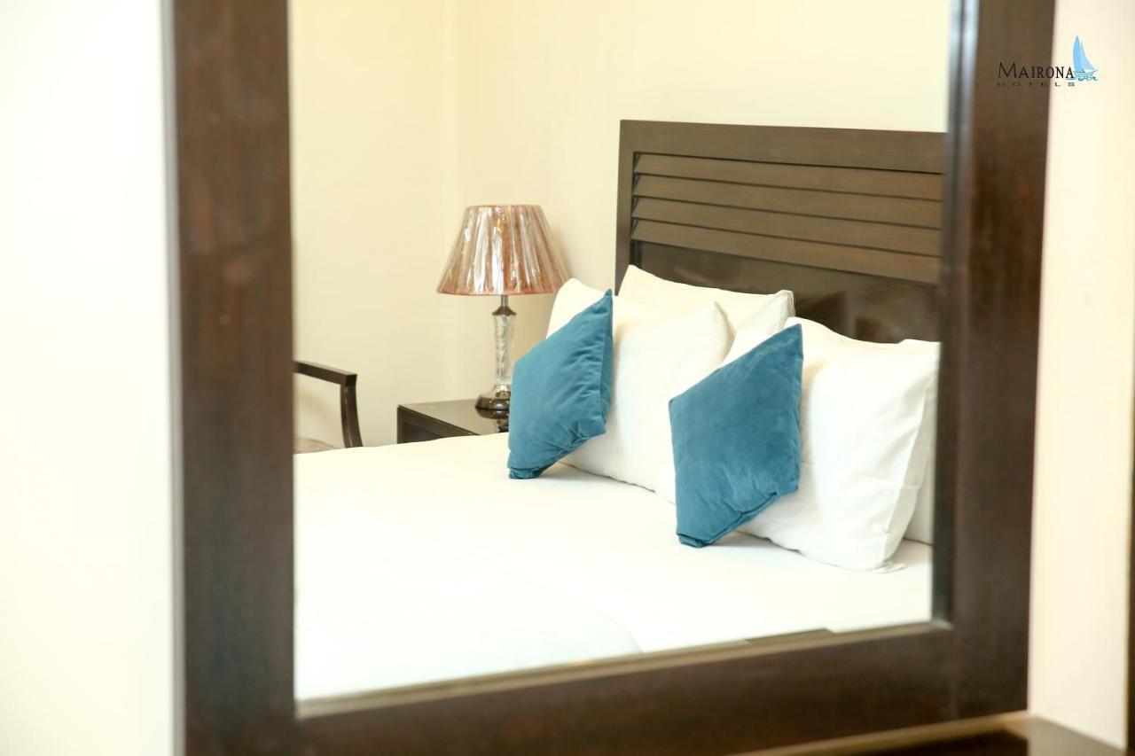 Hotel Mairona Gulberg Лахор Екстериор снимка