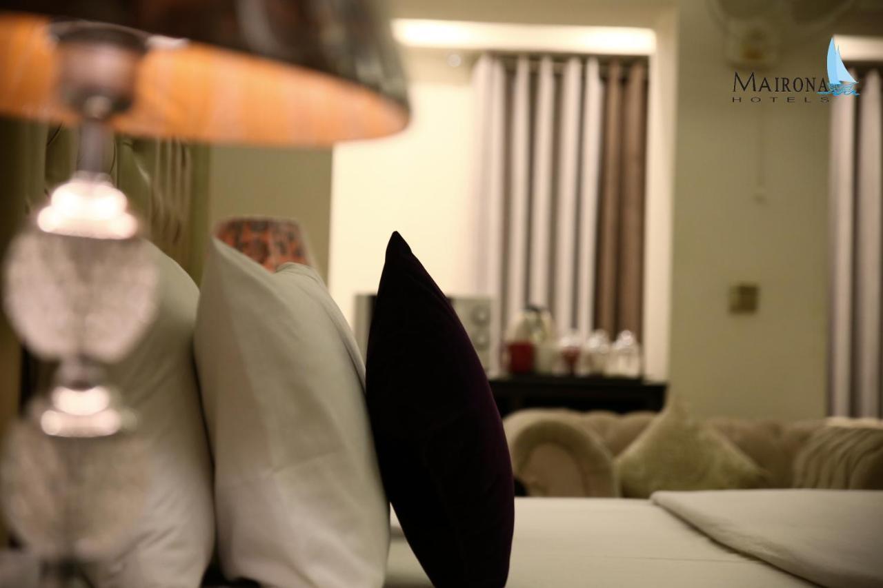 Hotel Mairona Gulberg Лахор Екстериор снимка