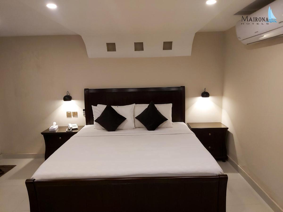 Hotel Mairona Gulberg Лахор Екстериор снимка