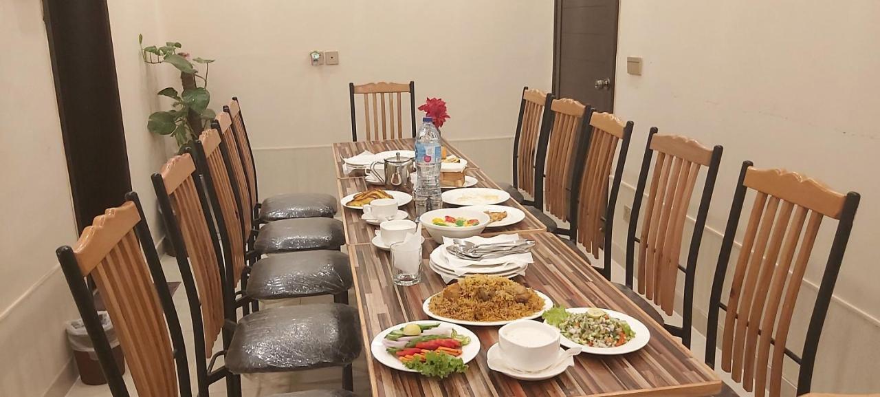 Hotel Mairona Gulberg Лахор Екстериор снимка