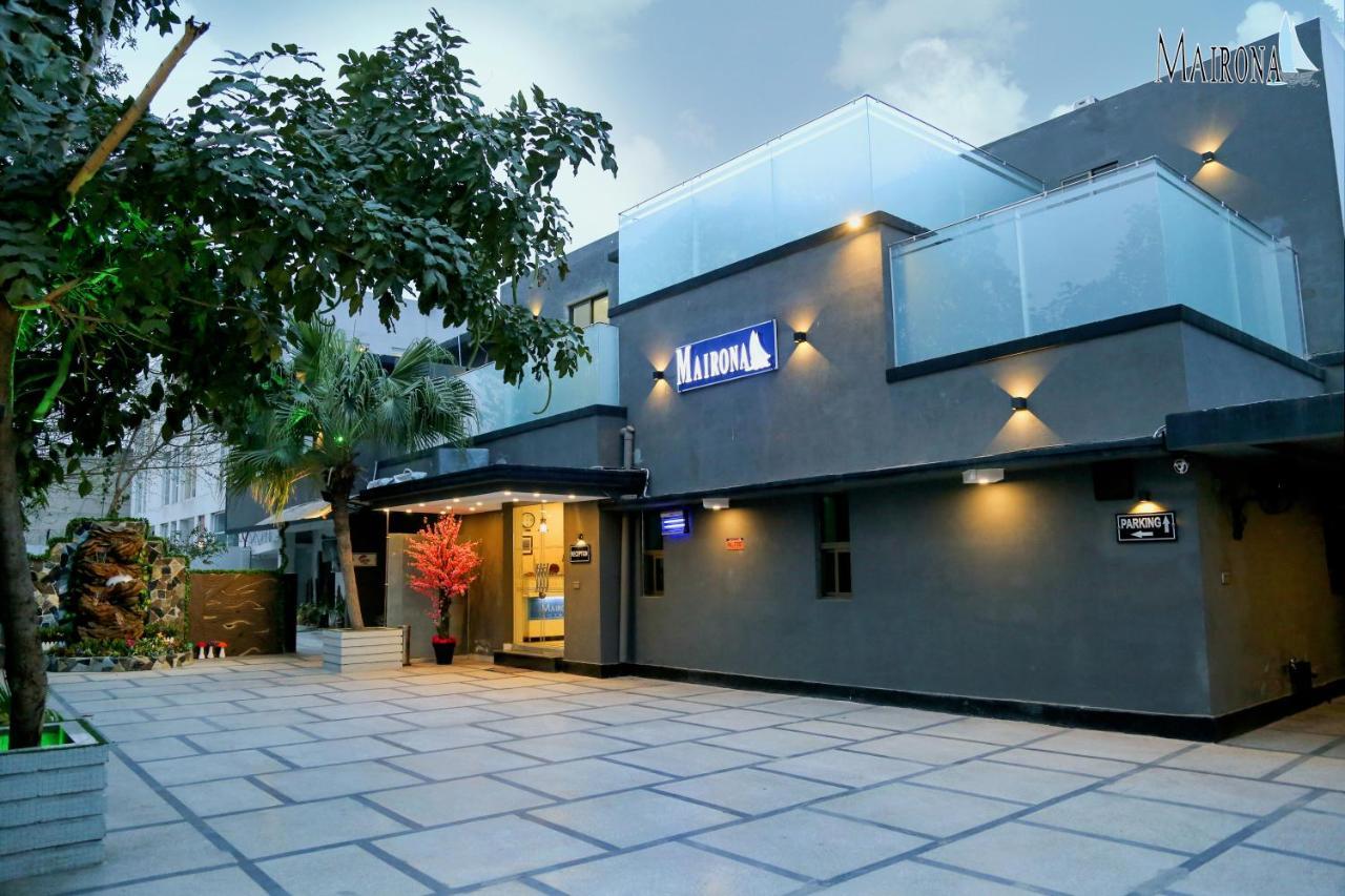 Hotel Mairona Gulberg Лахор Екстериор снимка