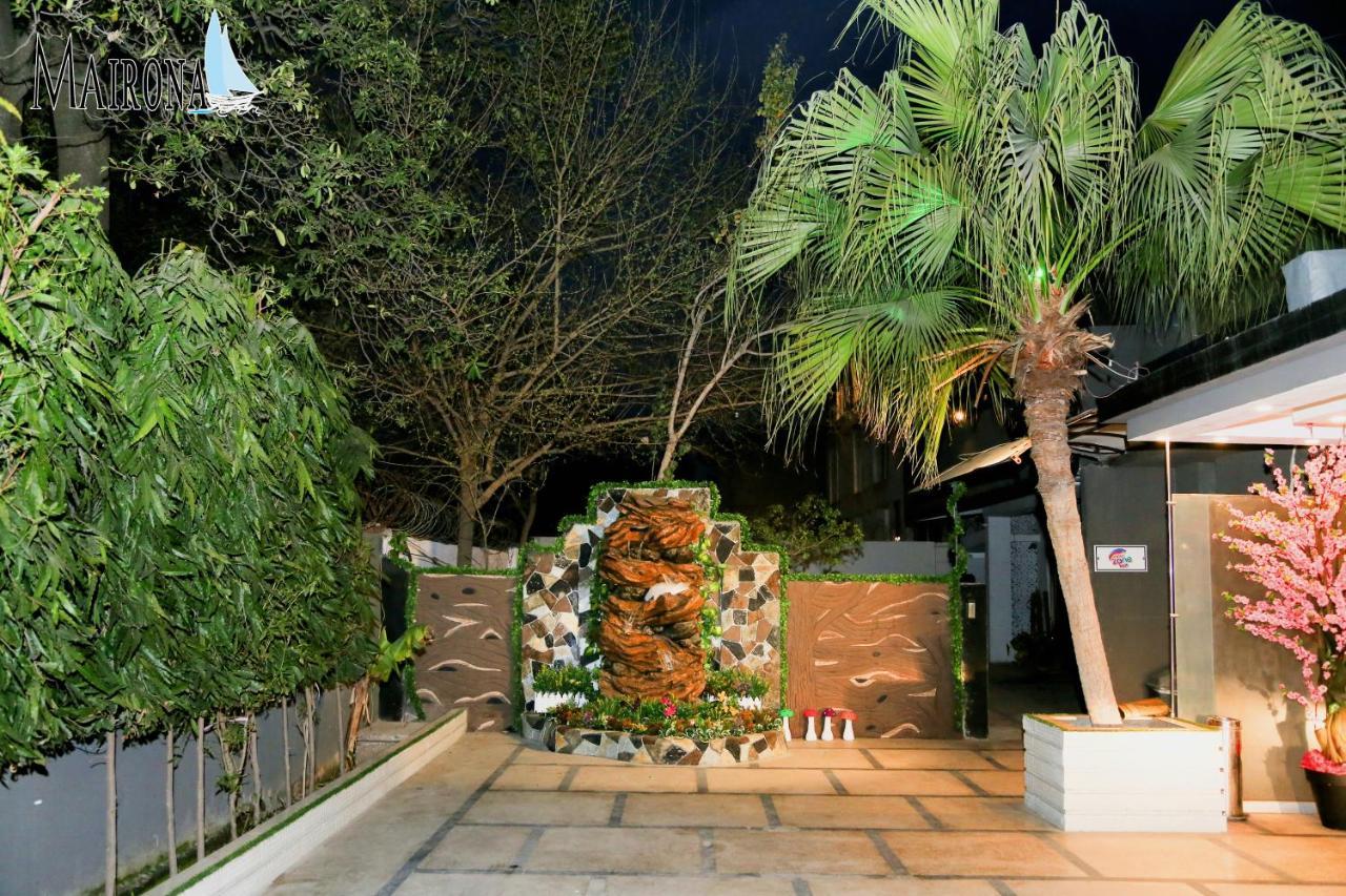 Hotel Mairona Gulberg Лахор Екстериор снимка
